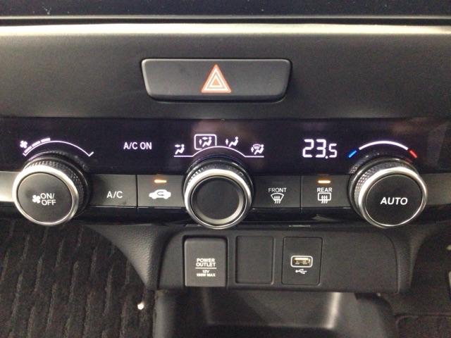 フィット e:HEVホーム デモカーUP・LED・フルセグ・メモリナビ・ホンダCONNECT・ETC 前後誤発進抑制機能 クリソナ 助手席エアバッグ 運転席エアバッグ 1オナ アイドリングストップ LEDライト USB接続(18枚目)