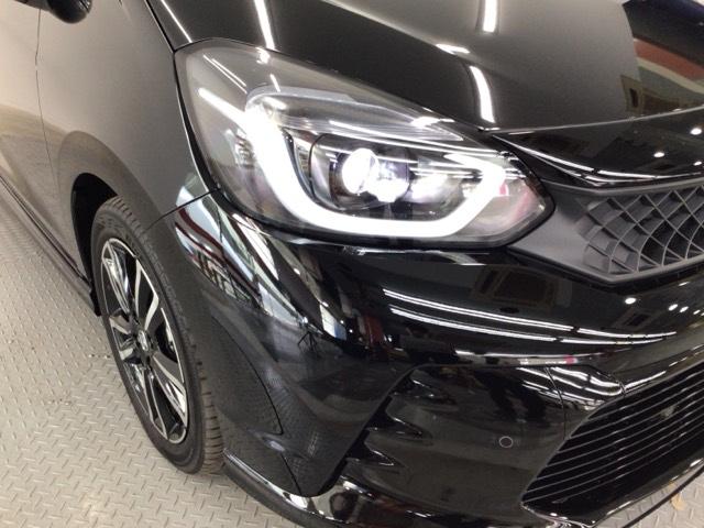 フィット ｅ：ＨＥＶＲＳ　ＬＥＤ・メモリナビ・ＣＤ・バックカメラ・純正ＡＷ・ホンダＣＯＮＮＥＣＴ　エアバッグ　パワーウィンドウ　助手席エアバッグ　ＬＥＤヘッドランプ　セキュリティアラーム　フルオートエアコン　ＥＴＣ装備　ＵＳＢ（3枚目）