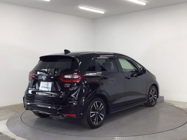 フィット ｅ：ＨＥＶＲＳ　ＬＥＤ・メモリナビ・ＣＤ・バックカメラ・純正ＡＷ・ホンダＣＯＮＮＥＣＴ　エアバッグ　パワーウィンドウ　助手席エアバッグ　ＬＥＤヘッドランプ　セキュリティアラーム　フルオートエアコン　ＥＴＣ装備　ＵＳＢ（4枚目）