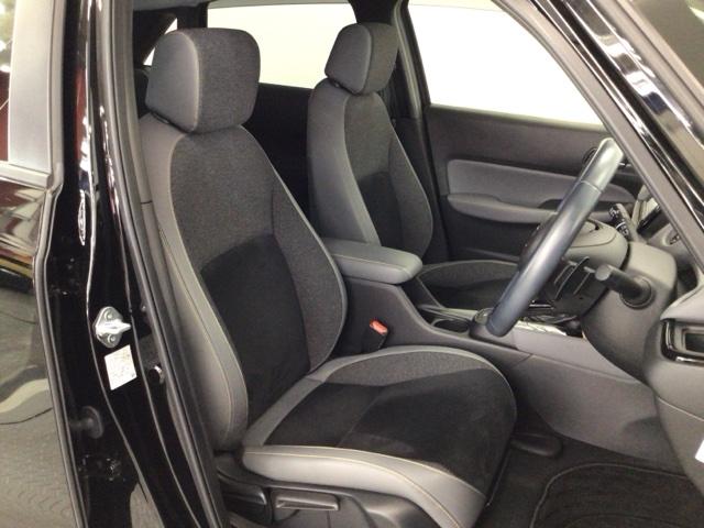 フィット ｅ：ＨＥＶＲＳ　ＬＥＤ・メモリナビ・ＣＤ・バックカメラ・純正ＡＷ・ホンダＣＯＮＮＥＣＴ　エアバッグ　パワーウィンドウ　助手席エアバッグ　ＬＥＤヘッドランプ　セキュリティアラーム　フルオートエアコン　ＥＴＣ装備　ＵＳＢ（15枚目）