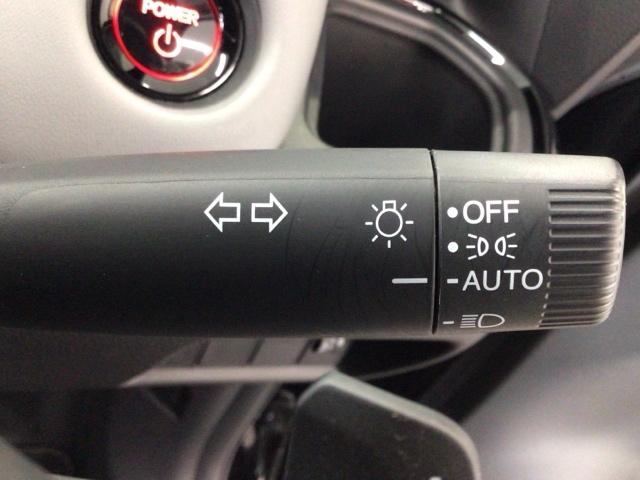 フィット ｅ：ＨＥＶＲＳ　ＬＥＤ・メモリナビ・ＣＤ・バックカメラ・純正ＡＷ・ホンダＣＯＮＮＥＣＴ　エアバッグ　パワーウィンドウ　助手席エアバッグ　ＬＥＤヘッドランプ　セキュリティアラーム　フルオートエアコン　ＥＴＣ装備　ＵＳＢ（22枚目）