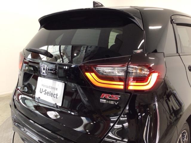 フィット ｅ：ＨＥＶＲＳ　ＬＥＤ・メモリナビ・ＣＤ・バックカメラ・純正ＡＷ・ホンダＣＯＮＮＥＣＴ　エアバッグ　パワーウィンドウ　助手席エアバッグ　ＬＥＤヘッドランプ　セキュリティアラーム　フルオートエアコン　ＥＴＣ装備　ＵＳＢ（25枚目）