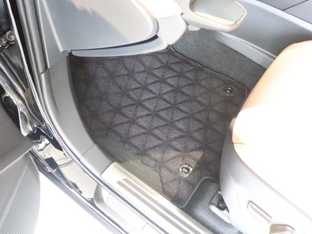 クラウンスポーツ Ｚ　パノラマルーフ　サンドブラウン本革シート　デジタルインナーミラー　パノラミックビューモニター　ハンズフリーパワーバックドア　トヨタチームメイト　ヘッドアップディスプレイ　純正前後ドラレコ　置くだけ充電（32枚目）