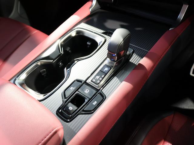 ＲＸ ＲＸ５００ｈ　Ｆスポーツパフォーマンス　パノラマサンルーフ　フレアレッド半革シート　デジタルインナーミラー　アドバンスドパーク　ヘッドアップディスプレイ　輻射ヒーター　オレンジキャリパー　おくだけ充電　純正前後ドラレコ　パワーバックドア（16枚目）