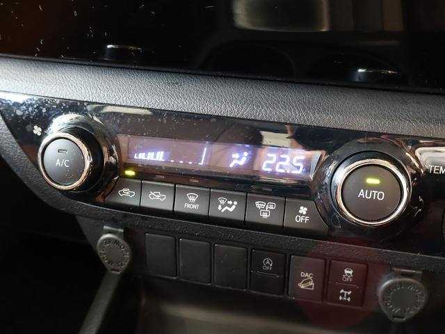 ハイラックス Ｚ　オーバーフェンダー　ＴＲＤスポーツバー　ベッドライナー　革調シートカバー　ＴＯＹＯＴＡデカール　ＬＥＤヘッドライト　純正ＳＤナビＴＶ　バックモニター　クリアランスソナー　寒冷地仕様　純正アルミ　４ＷＤ（13枚目）