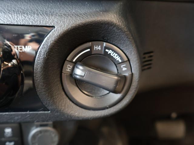 ハイラックス Ｚ　オーバーフェンダー　ＴＲＤスポーツバー　ベッドライナー　革調シートカバー　ＴＯＹＯＴＡデカール　ＬＥＤヘッドライト　純正ＳＤナビＴＶ　バックモニター　クリアランスソナー　寒冷地仕様　純正アルミ　４ＷＤ（14枚目）