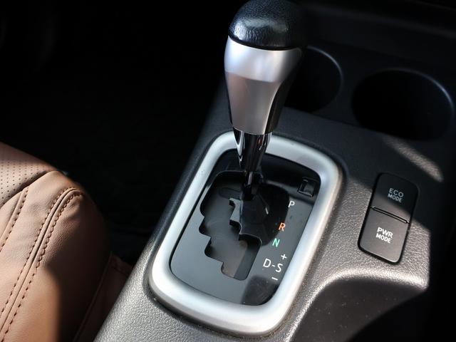 ハイラックス Ｚ　オーバーフェンダー　ＴＲＤスポーツバー　ベッドライナー　革調シートカバー　ＴＯＹＯＴＡデカール　ＬＥＤヘッドライト　純正ＳＤナビＴＶ　バックモニター　クリアランスソナー　寒冷地仕様　純正アルミ　４ＷＤ（16枚目）