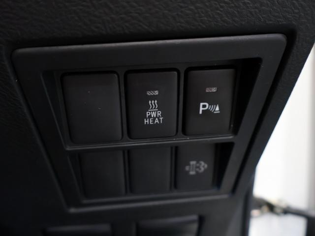 ハイラックス Ｚ　オーバーフェンダー　ＴＲＤスポーツバー　ベッドライナー　革調シートカバー　ＴＯＹＯＴＡデカール　ＬＥＤヘッドライト　純正ＳＤナビＴＶ　バックモニター　クリアランスソナー　寒冷地仕様　純正アルミ　４ＷＤ（20枚目）