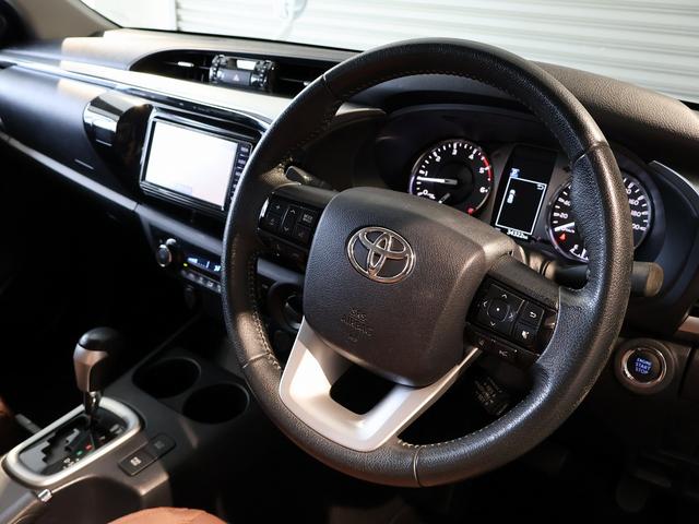 ハイラックス Ｚ　オーバーフェンダー　ＴＲＤスポーツバー　ベッドライナー　革調シートカバー　ＴＯＹＯＴＡデカール　ＬＥＤヘッドライト　純正ＳＤナビＴＶ　バックモニター　クリアランスソナー　寒冷地仕様　純正アルミ　４ＷＤ（21枚目）
