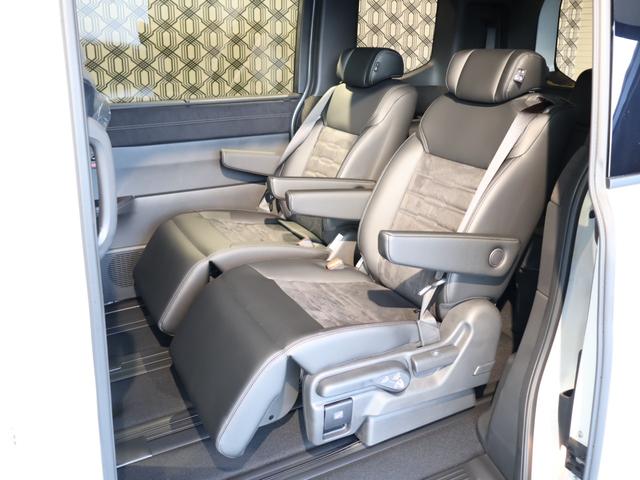 ステップワゴン ｅ：ＨＥＶスパーダ　プレミアムライン　登録済未使用車　純正１１．４型ナビＴＶ　マルチビューカメラシステム　両側パワースライドドア　パワーバックドア　ＬＥＤヘッドライト　ブラインドスポットインフォメーション　ハーフレザーシート　純正アルミ（7枚目）