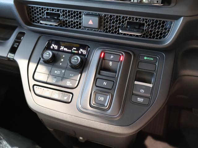 ステップワゴン ｅ：ＨＥＶスパーダ　プレミアムライン　登録済未使用車　純正１１．４型ナビＴＶ　マルチビューカメラシステム　両側パワースライドドア　パワーバックドア　ＬＥＤヘッドライト　ブラインドスポットインフォメーション　ハーフレザーシート　純正アルミ（11枚目）