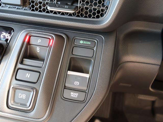 ステップワゴン ｅ：ＨＥＶスパーダ　プレミアムライン　登録済未使用車　純正１１．４型ナビＴＶ　マルチビューカメラシステム　両側パワースライドドア　パワーバックドア　ＬＥＤヘッドライト　ブラインドスポットインフォメーション　ハーフレザーシート　純正アルミ（12枚目）