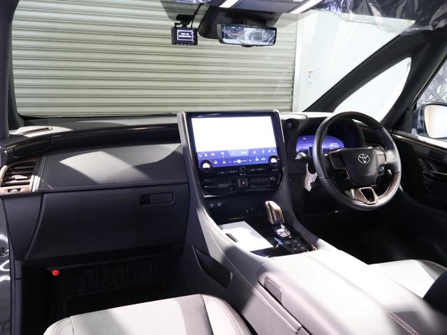 アルファードハイブリッド Ｚ　ムーンルーフ　モデリスタエアロ＆マフラー　１３．２型有機ＥＬ後席モニター　パノラミックビュモニター　デジタルインナーミラー　トヨタチームメイト　ヘッドアップディスプレイ　パワーバックドア　黒革シート（3枚目）