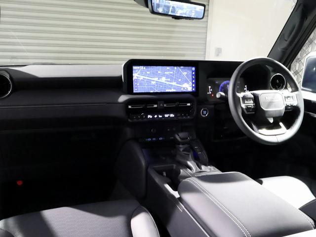 ランドクルーザー250 VX サンルーフ 黒本革シート モデリスタ20インチアルミ プレミアムサウンド デジタルインナーミラー 三眼LEDヘッドライト パワーバックドア パノラミックビュモニター 純正前後ドラレコ 7人乗り 寒冷地(3枚目)