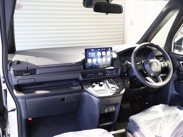 ステップワゴン e:HEVスパーダ 登録済未使用車 10型ディスプレイ フルセグTV ブルートゥース HDMI バックモニター 両側パワースライドドア パワーバックドア LEDヘッドライト ブラインドスポットモニター ハーフレザーシート(3枚目)