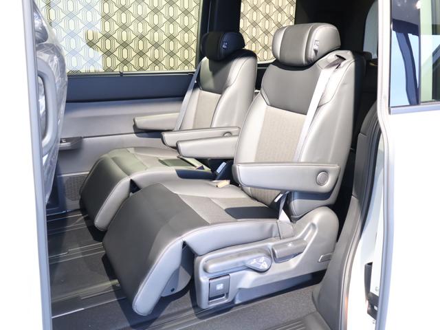 ステップワゴン e:HEVスパーダ 登録済未使用車 10型ディスプレイ フルセグTV ブルートゥース HDMI バックモニター 両側パワースライドドア パワーバックドア LEDヘッドライト ブラインドスポットモニター ハーフレザーシート(4枚目)