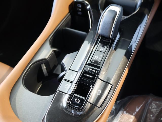 クラウンエステート Ｚ　登録済未使用車　パノラマルーフ　モデリスタエアロ　ブラウン本革シート　デジタルインナーミラー　パワーバックドア　ブラインドスポットモニター　ＬＥＤヘッドライト　ヘッドアップディスプレイ　純正アルミ（18枚目）