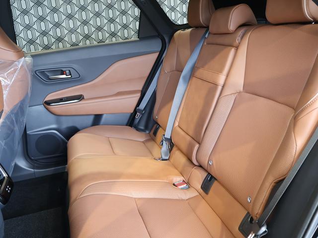 クラウンエステート Ｚ　登録済未使用車　パノラマルーフ　モデリスタエアロ　ブラウン本革シート　デジタルインナーミラー　パワーバックドア　ブラインドスポットモニター　ＬＥＤヘッドライト　ヘッドアップディスプレイ　純正アルミ（35枚目）