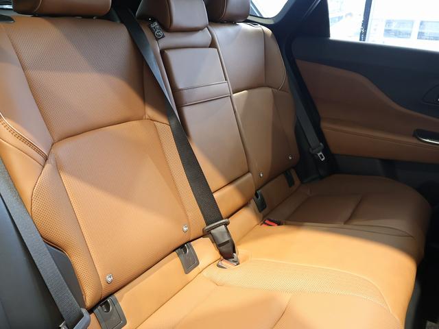 クラウンエステート Ｚ　登録済未使用車　パノラマルーフ　モデリスタエアロ　ブラウン本革シート　デジタルインナーミラー　パワーバックドア　ブラインドスポットモニター　ＬＥＤヘッドライト　ヘッドアップディスプレイ　純正アルミ（36枚目）