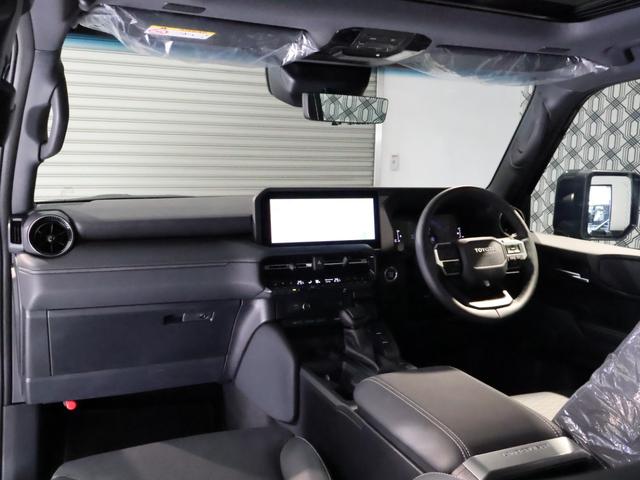 ランドクルーザー250 VX サンルーフ トヨタチームメイト デジタルインナーミラー 12.3型ナビTV パノラミックビュモニター 黒革シート 三眼LEDヘッドライト パワーバックドア ルーフレール 純正前後ドラレコ 寒冷地仕様(3枚目)