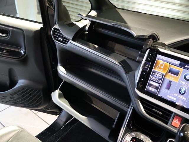 エスクァイア Gi プレミアムパッケージ ブラックテーラード アルパイン11型SDナビTV アルパイン10.1型後席フリップダウンモニター バックモニター ハーフレザーシート LEDヘッドライト 両側パワースライドドア ウッドコンビハンドル 特別仕様車 純正AW(10枚目)