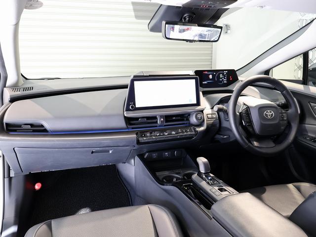 プリウス Ｚ　デジタルインナーミラー　パワーバックドア　ブラインドスポットモニター　純正１２．３型ナビＴＶ　パノラミックビュモニター　ブラックレザーエアーシート　ＬＥＤヘッドライト　ステアリングヒーター　純正アルミ（3枚目）