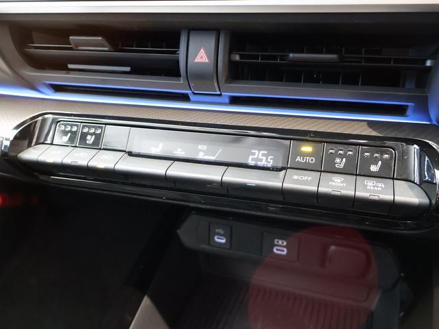 プリウス Ｚ　デジタルインナーミラー　パワーバックドア　ブラインドスポットモニター　純正１２．３型ナビＴＶ　パノラミックビュモニター　ブラックレザーエアーシート　ＬＥＤヘッドライト　ステアリングヒーター　純正アルミ（12枚目）