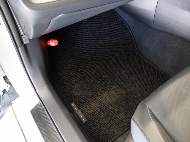 プリウス Ｚ　デジタルインナーミラー　パワーバックドア　ブラインドスポットモニター　純正１２．３型ナビＴＶ　パノラミックビュモニター　ブラックレザーエアーシート　ＬＥＤヘッドライト　ステアリングヒーター　純正アルミ（26枚目）