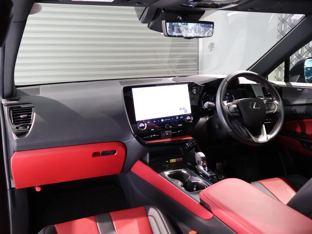 NX NX350h Fスポーツ マークレビンソンサウンド パノラマサンルーフ デジタルインナーミラー 赤/黒本革エアシート オレンジキャリパー パワーバックドア 後席電動リクライニング 後席シートヒーター おくだけ充電 純正ドラレコ(3枚目)