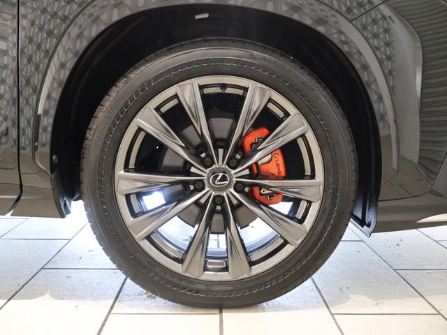 NX NX350h Fスポーツ マークレビンソンサウンド パノラマサンルーフ デジタルインナーミラー 赤/黒本革エアシート オレンジキャリパー パワーバックドア 後席電動リクライニング 後席シートヒーター おくだけ充電 純正ドラレコ(8枚目)