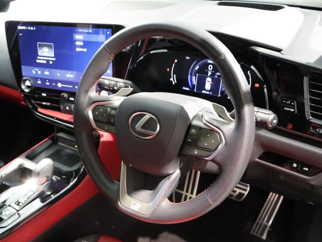 NX NX350h Fスポーツ マークレビンソンサウンド パノラマサンルーフ デジタルインナーミラー 赤/黒本革エアシート オレンジキャリパー パワーバックドア 後席電動リクライニング 後席シートヒーター おくだけ充電 純正ドラレコ(22枚目)