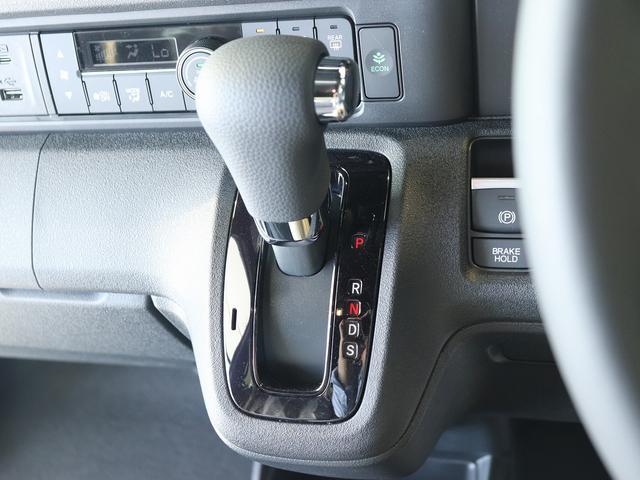 Ｎ－ＢＯＸカスタム ターボ　届出済未使用車　純正９型ナビＴＶ　ブルートゥース　バックモニター　両側パワースライドドア　ＬＥＤヘッドライト　フォグランプ　衝突軽減ブレーキ　ハーフレザーシート　シートヒーター　パドルシフト（10枚目）