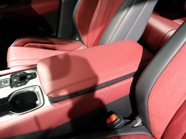 ＲＸ ＲＸ５００ｈ　Ｆスポーツパフォーマンス　パノラマサンルーフ　フレアレッド半革えあーシート　デジタルインナーミラー　アドバンスドパーク　輻射ヒーター　オレンジキャリパー　後席電動リクライニング　おくだけ充電　前後ドラレコ　パワーバックドア（26枚目）