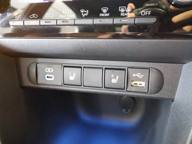 ヤリスクロス ハイブリッドＺ　アドベンチャー　純正８型ディスプレイ　ナビ　パノラミックビューモニター　パワーバックドア　ブラインドスポットモニタ　ＬＥＤヘッドライト　専用ハーフレザーシート　シートヒーター　純正アルミ　クリアランスソナー　ドラレコ（5枚目）