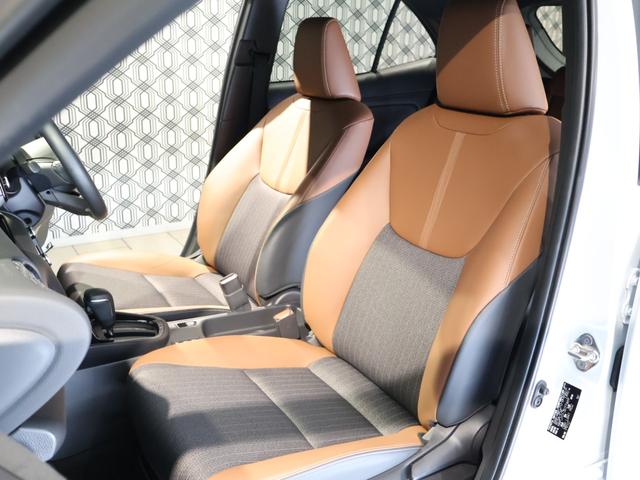 ヤリスクロス ハイブリッドＺ　アドベンチャー　純正８型ディスプレイ　ナビ　パノラミックビューモニター　パワーバックドア　ブラインドスポットモニタ　ＬＥＤヘッドライト　専用ハーフレザーシート　シートヒーター　純正アルミ　クリアランスソナー　ドラレコ（6枚目）