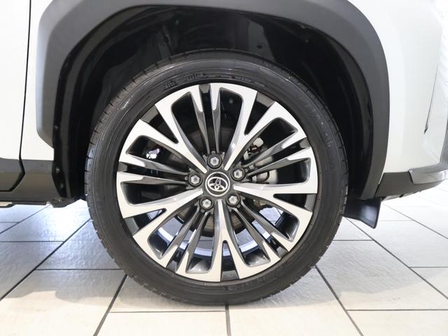 ヤリスクロス ハイブリッドＺ　アドベンチャー　純正８型ディスプレイ　ナビ　パノラミックビューモニター　パワーバックドア　ブラインドスポットモニタ　ＬＥＤヘッドライト　専用ハーフレザーシート　シートヒーター　純正アルミ　クリアランスソナー　ドラレコ（9枚目）