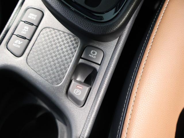 ヤリスクロス ハイブリッドＺ　アドベンチャー　純正８型ディスプレイ　ナビ　パノラミックビューモニター　パワーバックドア　ブラインドスポットモニタ　ＬＥＤヘッドライト　専用ハーフレザーシート　シートヒーター　純正アルミ　クリアランスソナー　ドラレコ（17枚目）