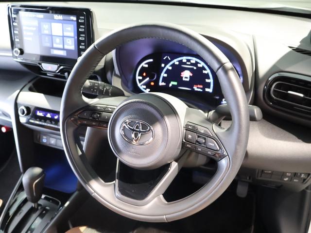 ヤリスクロス ハイブリッドＺ　アドベンチャー　純正８型ディスプレイ　ナビ　パノラミックビューモニター　パワーバックドア　ブラインドスポットモニタ　ＬＥＤヘッドライト　専用ハーフレザーシート　シートヒーター　純正アルミ　クリアランスソナー　ドラレコ（23枚目）