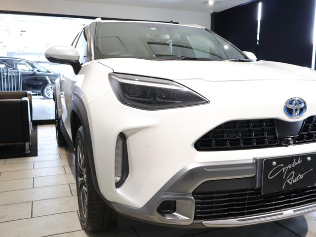 ヤリスクロス ハイブリッドＺ　アドベンチャー　純正８型ディスプレイ　ナビ　パノラミックビューモニター　パワーバックドア　ブラインドスポットモニタ　ＬＥＤヘッドライト　専用ハーフレザーシート　シートヒーター　純正アルミ　クリアランスソナー　ドラレコ（32枚目）