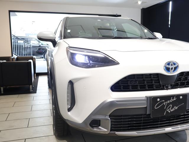 ヤリスクロス ハイブリッドＺ　アドベンチャー　純正８型ディスプレイ　ナビ　パノラミックビューモニター　パワーバックドア　ブラインドスポットモニタ　ＬＥＤヘッドライト　専用ハーフレザーシート　シートヒーター　純正アルミ　クリアランスソナー　ドラレコ（33枚目）