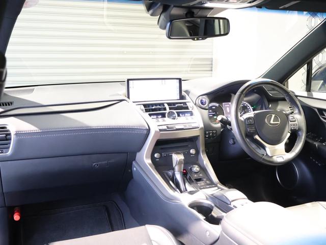 ＮＸ ＮＸ３００ｈ　Ｆスポーツ　４ＷＤ　サンルーフ　黒本革エアーシート　三眼ＬＥＤヘッドライト　パワーバックドア　ブラインドスポットモニター　クリアランスソナー　ヘッドアップディスプレイ　ステアリングヒーター　寒冷地仕様　禁煙車（3枚目）