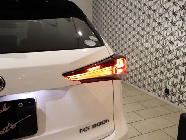 ＮＸ ＮＸ３００ｈ　Ｆスポーツ　４ＷＤ　サンルーフ　黒本革エアーシート　三眼ＬＥＤヘッドライト　パワーバックドア　ブラインドスポットモニター　クリアランスソナー　ヘッドアップディスプレイ　ステアリングヒーター　寒冷地仕様　禁煙車（10枚目）