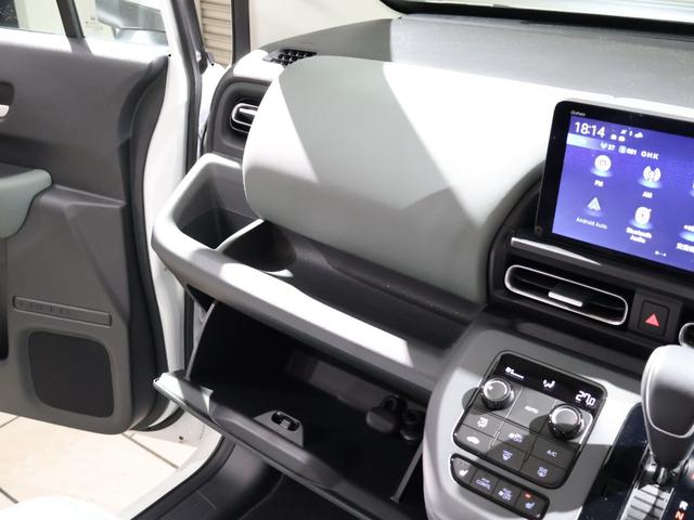 フリード ｅ：ＨＥＶクロスター　登録済未使用車　純正９型ナビＴＶ　マルチビューカメラシステム　両側パワースライドドア　ＬＥＤヘッドライト　ハーフレザーシート　シートヒーター　ブラインドスポットモニター　専用純正アルミ　６人乗り（12枚目）