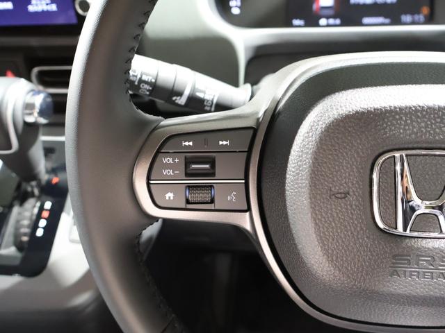 フリード ｅ：ＨＥＶクロスター　登録済未使用車　純正９型ナビＴＶ　マルチビューカメラシステム　両側パワースライドドア　ＬＥＤヘッドライト　ハーフレザーシート　シートヒーター　ブラインドスポットモニター　専用純正アルミ　６人乗り（16枚目）