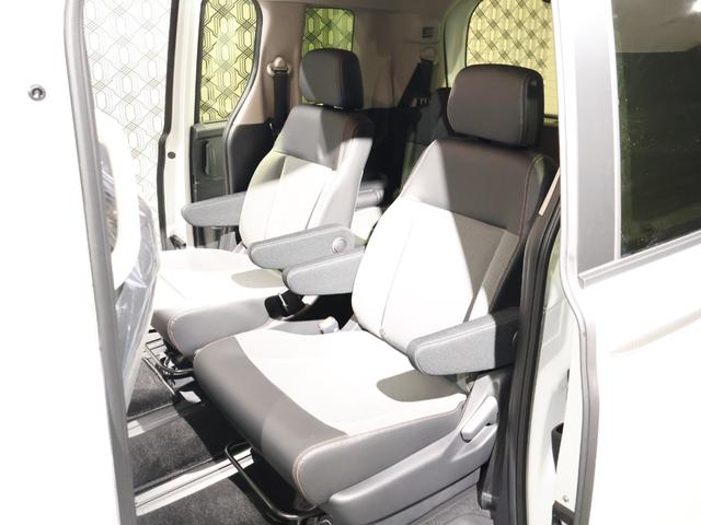 フリード ｅ：ＨＥＶクロスター　登録済未使用車　純正９型ナビＴＶ　マルチビューカメラシステム　両側パワースライドドア　ＬＥＤヘッドライト　ハーフレザーシート　シートヒーター　ブラインドスポットモニター　専用純正アルミ　６人乗り（21枚目）