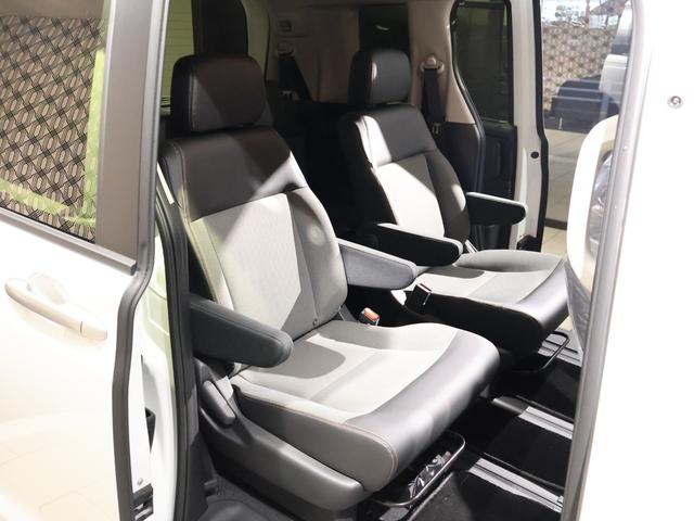 フリード ｅ：ＨＥＶクロスター　登録済未使用車　純正９型ナビＴＶ　マルチビューカメラシステム　両側パワースライドドア　ＬＥＤヘッドライト　ハーフレザーシート　シートヒーター　ブラインドスポットモニター　専用純正アルミ　６人乗り（22枚目）