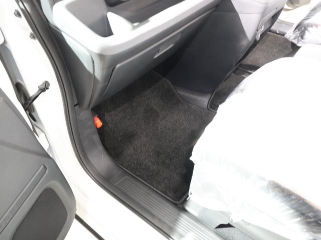 フリード ｅ：ＨＥＶクロスター　登録済未使用車　純正９型ナビＴＶ　マルチビューカメラシステム　両側パワースライドドア　ＬＥＤヘッドライト　ハーフレザーシート　シートヒーター　ブラインドスポットモニター　専用純正アルミ　６人乗り（24枚目）