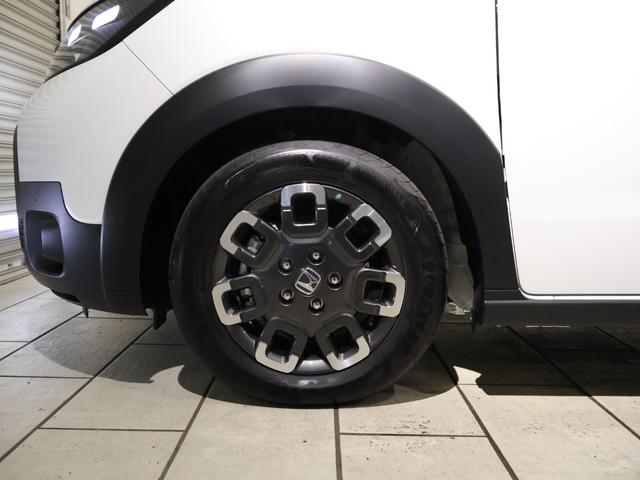 フリード ｅ：ＨＥＶクロスター　登録済未使用車　純正９型ナビＴＶ　マルチビューカメラシステム　両側パワースライドドア　ＬＥＤヘッドライト　ハーフレザーシート　シートヒーター　ブラインドスポットモニター　専用純正アルミ　６人乗り（32枚目）