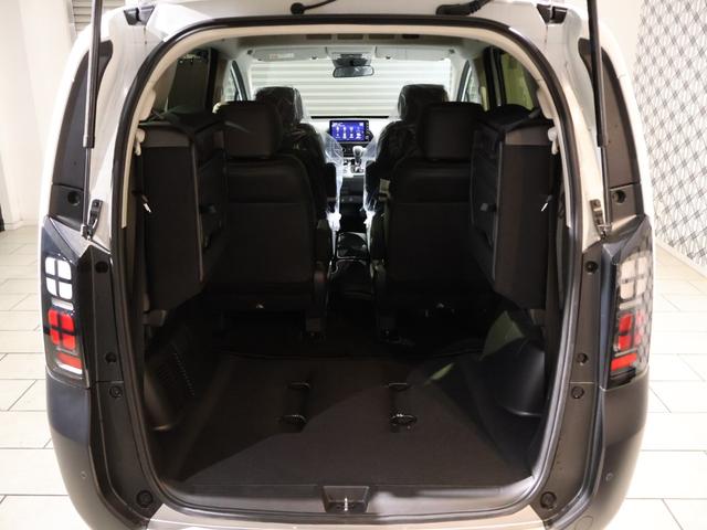 フリード ｅ：ＨＥＶクロスター　登録済未使用車　純正９型ナビＴＶ　マルチビューカメラシステム　両側パワースライドドア　ＬＥＤヘッドライト　ハーフレザーシート　シートヒーター　ブラインドスポットモニター　専用純正アルミ　６人乗り（41枚目）