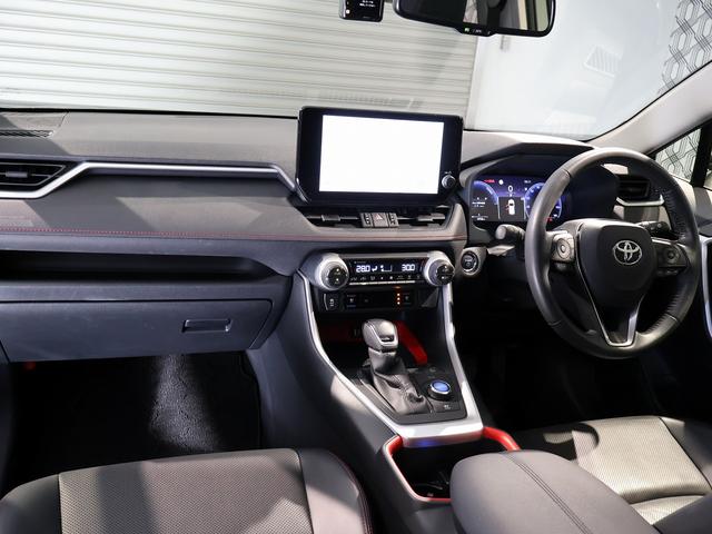ＲＡＶ４ ハイブリッドアドベンチャー　オフロードパッケージＩＩ　特別仕様車　ハンズフリーパワーバックドア　純正１０．５型ディスプレイ　ナビＴＶ　バックモニター　ブラインドスポットモニター　ルーフレール　専用レザーエアシート　専用アルミ　ツートーンカラー　ドラレコ（3枚目）